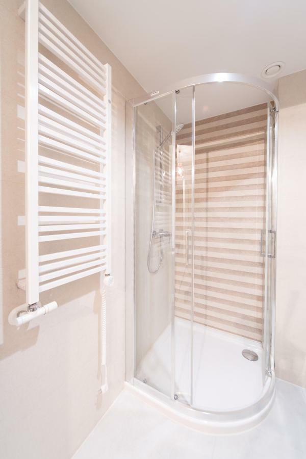 M6 Main Square Stylish One Bedroom Красков Екстериор снимка