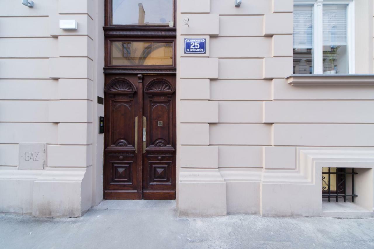 M6 Main Square Stylish One Bedroom Красков Екстериор снимка