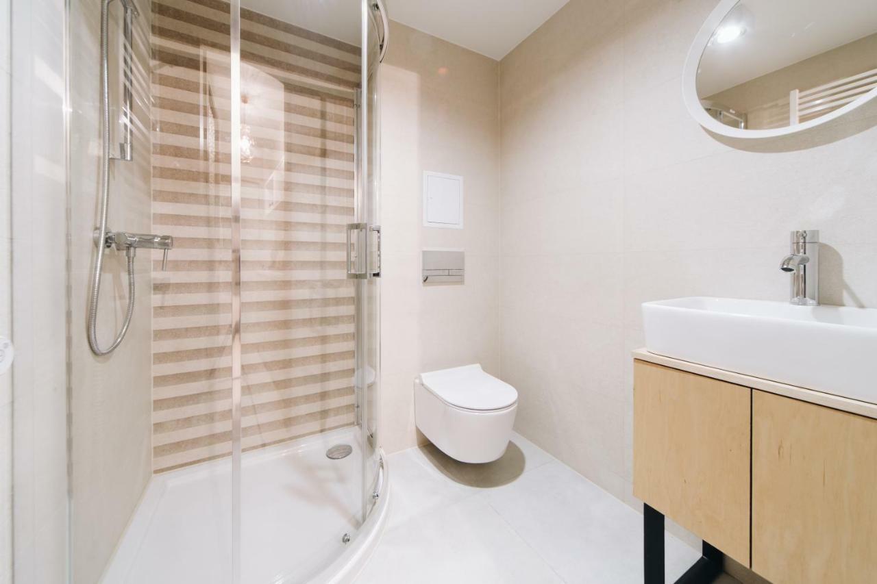 M6 Main Square Stylish One Bedroom Красков Екстериор снимка